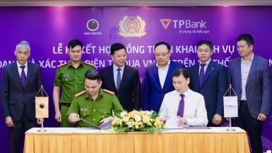 TPBank và Trung tâm RAR - Bộ Công An chính thức ký kết Hợp đồng triển khai dịch vụ Định danh và xác thực điện tử qua VneID trên App TPBank