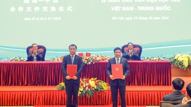 Việt Nam - Trung Quốc trao 10 văn kiện hợp tác quan trọng