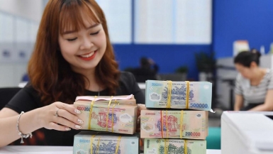 Cả chục ngân hàng 'tranh đua' tăng lãi suất huy động dịp cuối năm