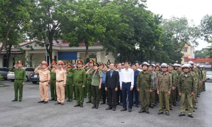 (Phú Thọ) Xã Hoàng An ra quân giải tỏa, xử lý vi phạm hành lang an toàn giao thông năm 2025