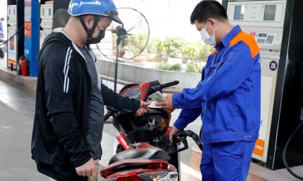 Giá xăng dầu giảm mạnh, dầu diesel hạ hơn 1.000 đồng/lít từ chiều 27/11
