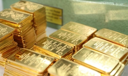 Giá vàng chiều 27/11: Thị trường trong nước đứng im, vàng thế giới chạm đỉnh 2 tuần