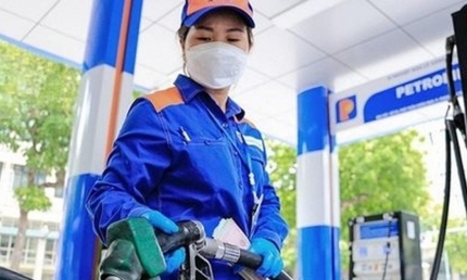 Giá xăng giảm sâu, RON 95 chạm đáy gần 19.000 đồng/lít