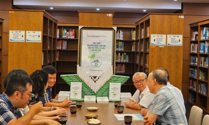300 cuốn sách “Phát triển Khu công nghiệp sinh thái: Kiến tạo tương lai xanh cho Việt Nam” đã có mặt ở Thư viện Quốc hội
