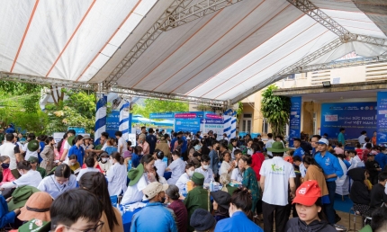 “Long Châu sẻ chia - Hành trình sức khỏe” mang yêu thương và dịch vụ y tế đến với bà con huyện A Lưới – Huế