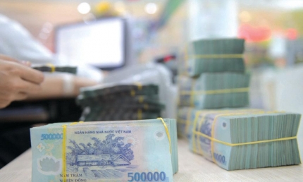 Tiền gửi người dân vào hệ thống ngân hàng vượt 7,7 triệu tỷ đồng, xác lập mức cao nhất trong 5 năm