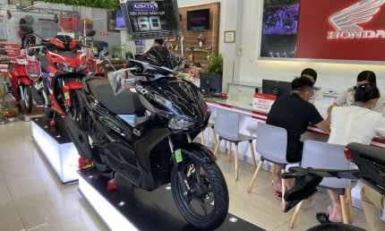 Xe máy điện lên ngôi - xe máy xăng hết thời “làm giá”: Người tiêu dùng hưởng lợi kép