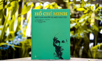 Ra mắt cuốn sách tranh 'Hồ Chí Minh – Một con người và một dân tộc'nhân kỷ niệm 135 năm ngày sinh Bác