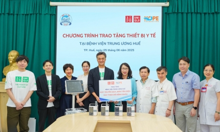 UNIQLO cùng Quỹ Hy vọng trao tặng thiết bị y tế cho Bệnh Viện Trung ương Huế