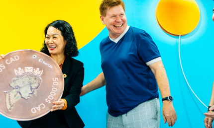 Sun Life ủng hộ vùng bão lũ hơn 2,2 tỷ đồng qua Hội chữ thập đỏ Việt Nam