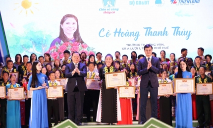 ‘Chia sẻ cùng thầy cô 2025’: Vinh danh 80 thầy cô giáo tiêu biểu đang công tác tại vùng biên giới