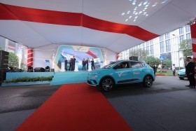 Taxi thuần điện đầu tiên của Việt Nam đi vào hoạt động