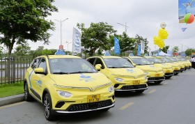 Thêm một hãng taxi thay thế xe xăng thành dàn xe điện