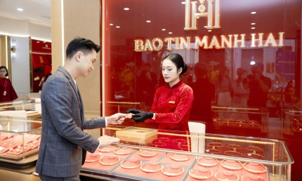 Giá vàng hôm nay 8/12: Vàng miếng, vàng nhẫn neo ở mức cao