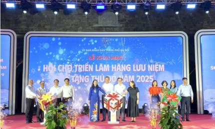 Khai mạc Hội chợ triển lãm hàng lưu niệm, quà tặng Thủ đô năm 2025