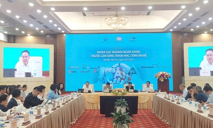 Ngân hàng thời đại số: Đổi mới mô hình và tái cấu trúc nhân lực
