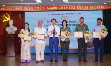 Trao giải Cuộc thi sáng tác Văn học Nghệ thuật chủ đề “Công an Thủ đô vì bình yên cuộc sống”