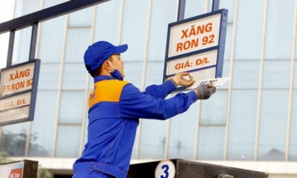 Giá xăng dầu đồng loạt giảm sâu, RON 95 về dưới 20.000 đồng/lít
