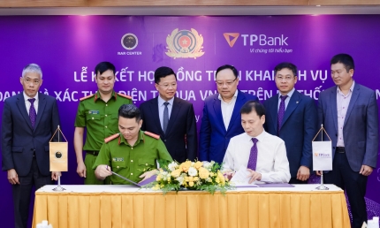 TPBank và Trung tâm RAR - Bộ Công An chính thức ký kết Hợp đồng triển khai dịch vụ Định danh và xác thực điện tử qua VneID trên App TPBank