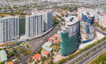 Nhiều người vẫn “ôm tiền” chờ mua chung cư dù giá neo cao