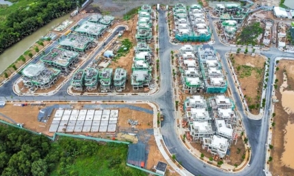 Loạt dự án lớn dồn dập “chào sàn”, chuyên gia vẫn khăng khăng giá khó giảm