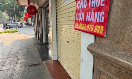 Chủ nhà liên tục tung ưu đãi, loạt mặt bằng bán lẻ vị trí “vàng” ở TP.HCM vẫn “thất thế” trước các trung tâm thương mại