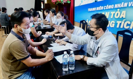Khám, chữa bệnh cho 2.500 thanh niên công nhân tại Đà Nẵng