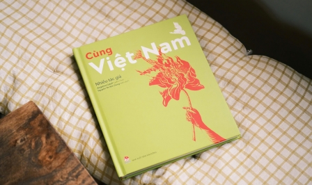 Ra mắt tập thơ 'Cùng Việt Nam' của các nhà thơ Tây Ban Nha sáng tác vào những năm 1960