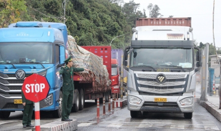 Lạng Sơn: Phương tiện chở hàng XNK qua cửa khẩu đạt mốc kỷ lục