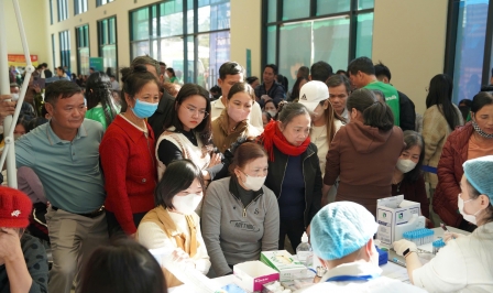 Hơn 1.000 người dân Thanh Hóa được khám và tầm soát ung thư tiêu hóa sau thiên tai