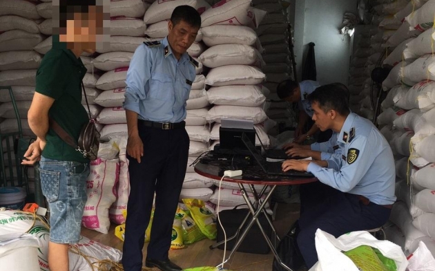 Hà Nội: Phát hiện 6 cơ sở kinh doanh gạo có dấu hiệu giả mạo thương hiệu