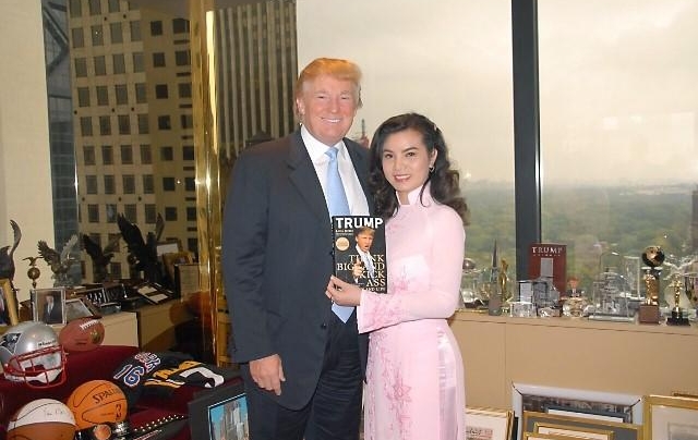 Hoa hậu Kim Hồng bồi hồi nhớ lại lần gặp ông Trump cách đây gần 20 năm