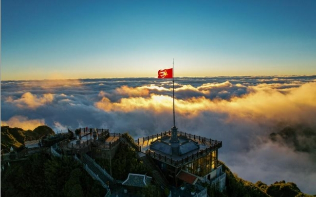 Chinh phục đỉnh Fansipan như “xé túi mù” với phóng viên National Geographic