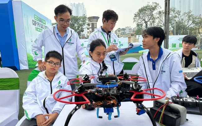 Khai mạc Cuộc thi Sáng tạo UAV Cup PV GAS 2025