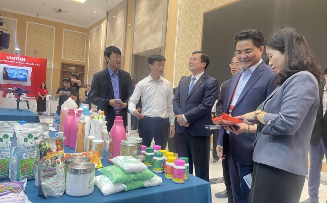 Thúc đẩy chuyển đổi số, chuyển đổi xanh, nâng cao năng lực cạnh tranh trong chuyển đổi số thị trường