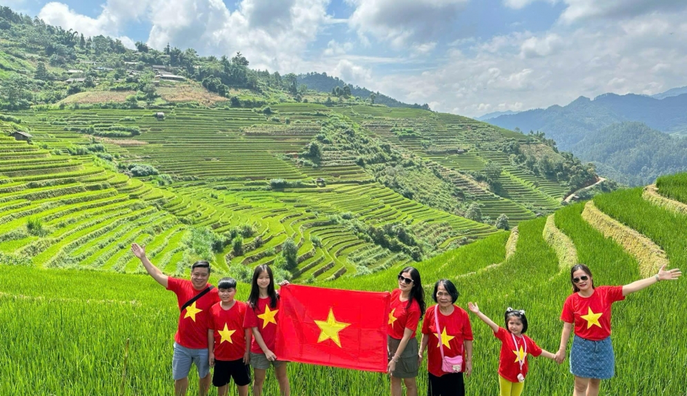 Chào mừng kỷ niệm 50 năm ngày giải phóng miền Nam thống nhất đất nước (30/04/1975-30/04/2025): Tự hào đi lên ôi Việt Nam