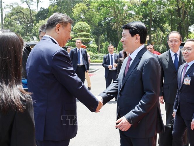Chủ tịch nước Lương Cường hội đàm với Tổng Bí thư, Chủ tịch nước Trung Quốc Tập Cận Bình